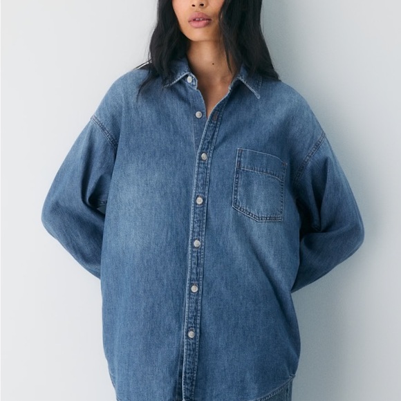 Aritzia Denim Forum “The '80s Comfy Denim Shirt” - Picture 2 of 5